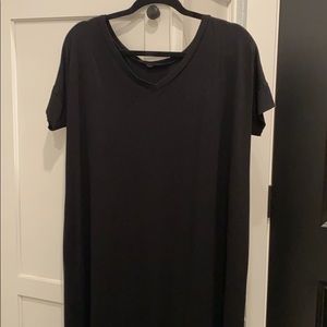 Black women’s t-shirt maxi dress